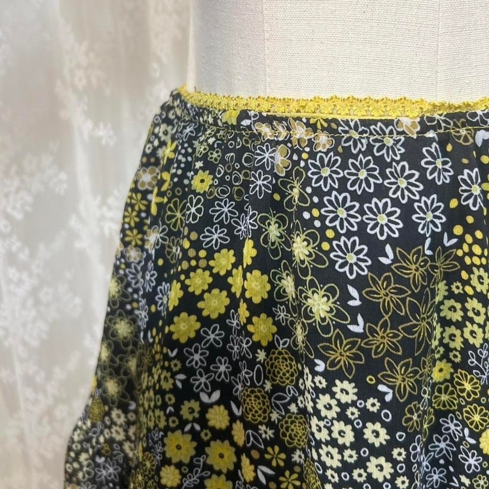 Black & Yellow Tiered Floral Mini Skirt Lace Trim Womens Large Whimsigoth Fairy - Picture 3 of 7